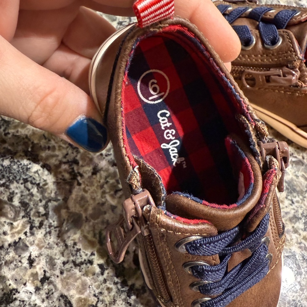 Cat & Jack Brown Sneakers with Navy Laces size 6 boys - Picture 5 of 5